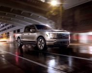 2022 Ford F-150 Lightning Platinum - Front Three-Quarter Wallpaper 190x150