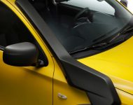 2022 Mitsubishi L200 Triton Savana - Mirror Wallpaper 190x150