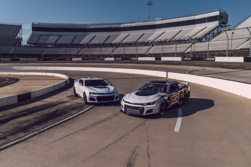 2022 NASCAR Next Gen Chevrolet Camaro ZL1 - Front Three-Quarter Wallpaper 850x567 #2