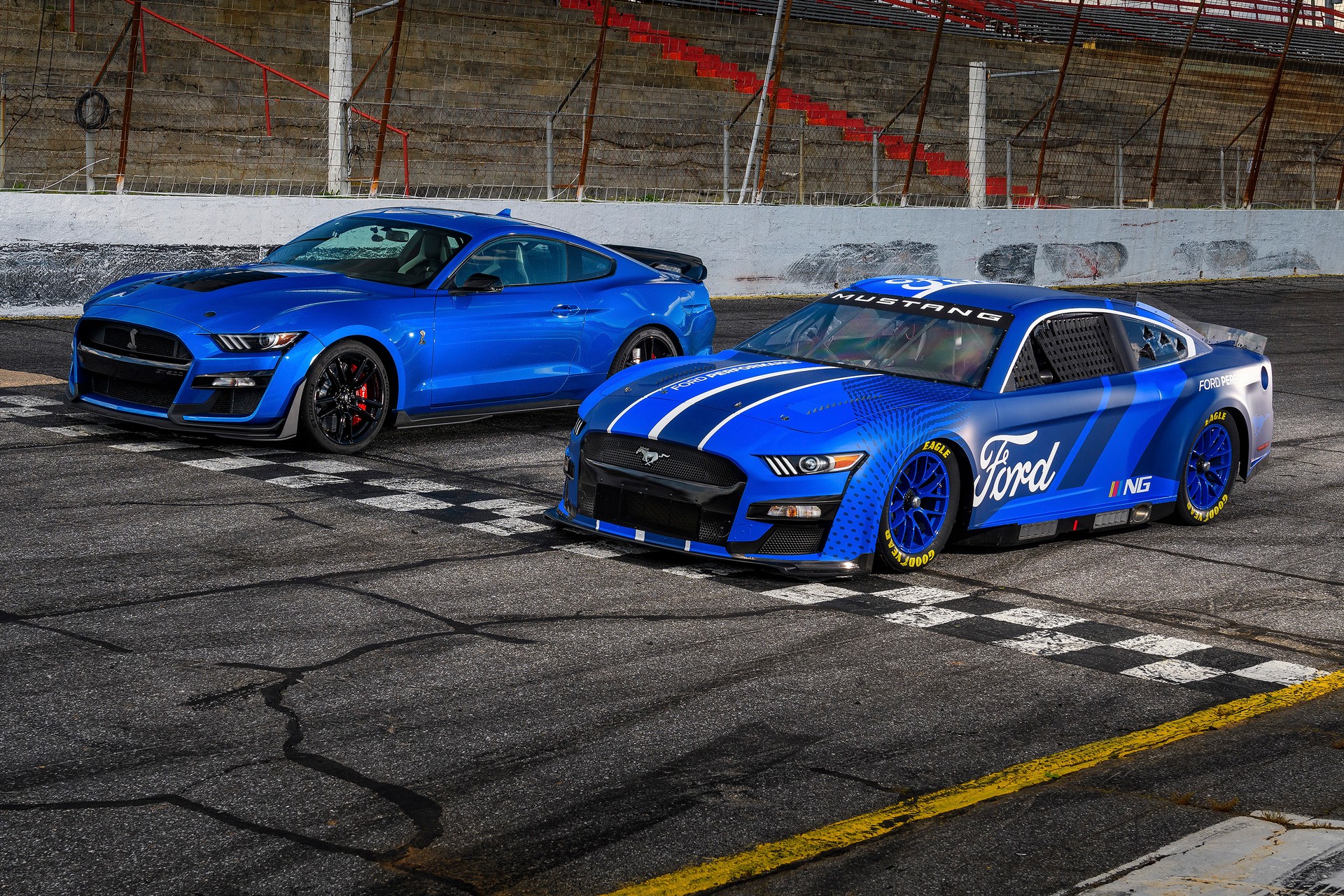 Download 2022 NASCAR Next Gen Ford Mustang - Front Three-Quarter HD Wallpaper 1920x1280 #6