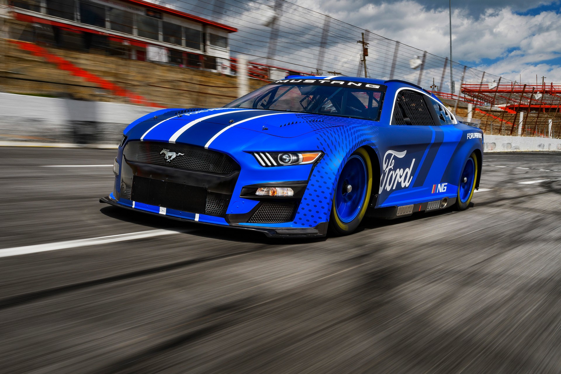 Download 2022 NASCAR Next Gen Ford Mustang - Front Three-Quarter HD Wallpaper 1920x1280 #2