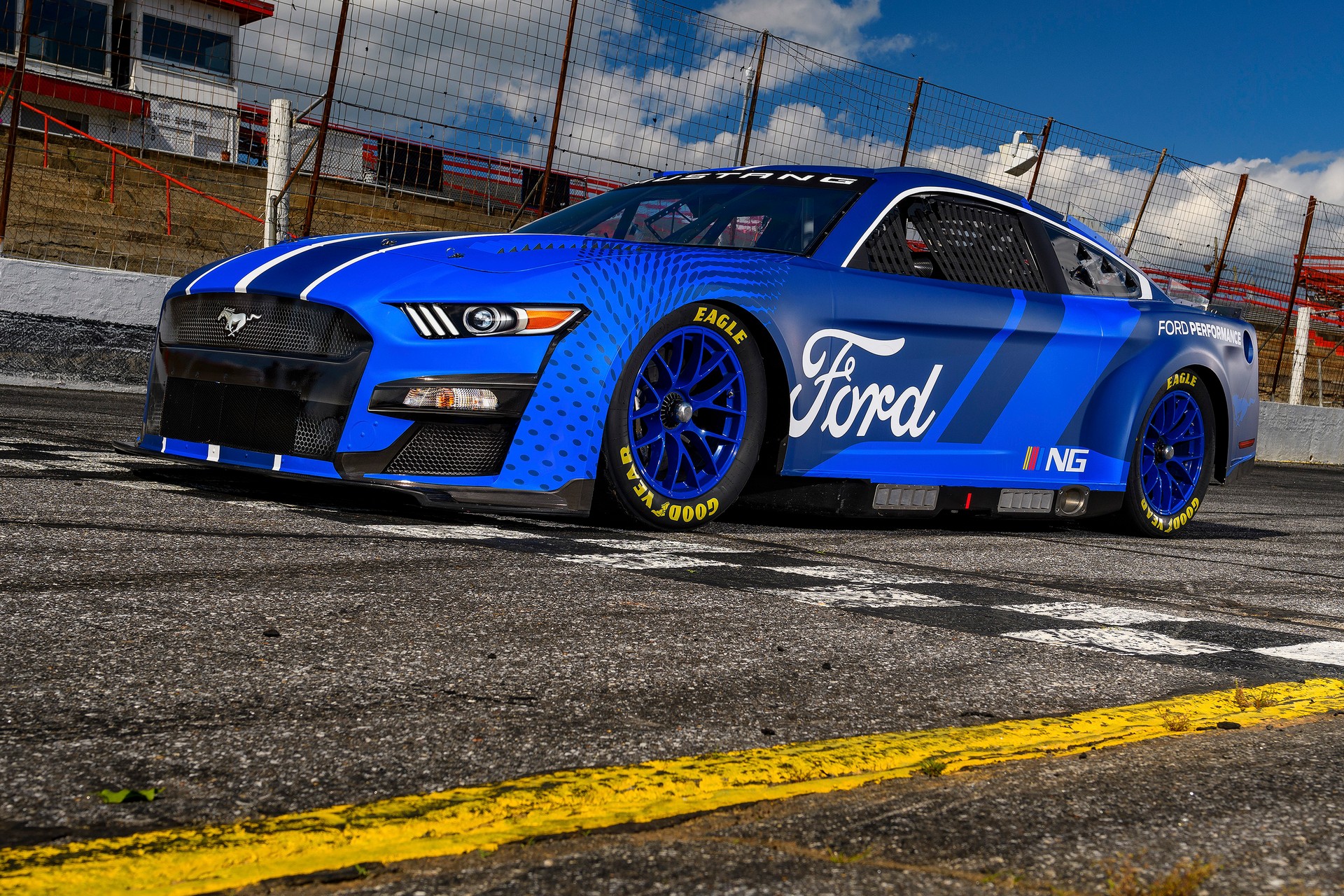 Download 2022 NASCAR Next Gen Ford Mustang - Front Three-Quarter HD Wallpaper 1920x1280 #7