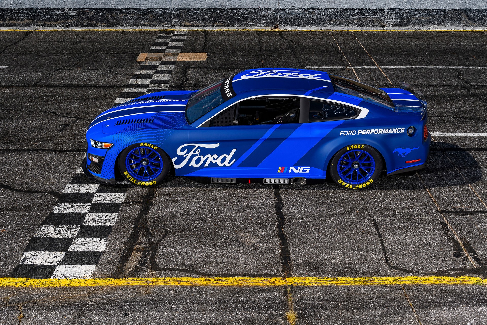 Download 2022 NASCAR Next Gen Ford Mustang - Side HD Wallpaper 1920x1280 #11