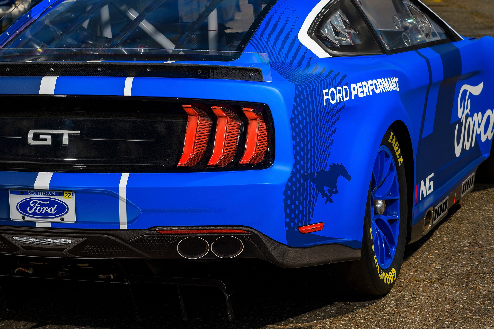 Download 2022 NASCAR Next Gen Ford Mustang - Tail Light HD Wallpaper 1920x1280 #15