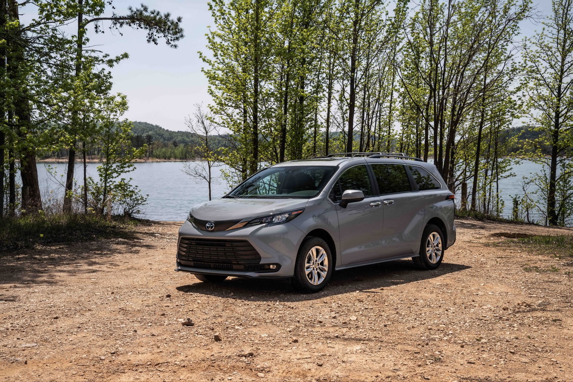 Download 2022 Toyota Sienna Woodland Special Edition - Front Three-Quarter HD Wallpaper 1920x1281 #3