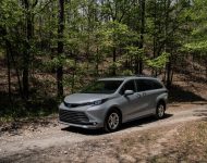 2022 Toyota Sienna Woodland Special Edition - Front Three-Quarter Wallpaper 190x150