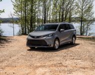 2022 Toyota Sienna Woodland Special Edition - Front Three-Quarter Wallpaper 190x150