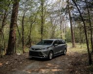 2022 Toyota Sienna Woodland Special Edition - Front Three-Quarter Wallpaper 190x150