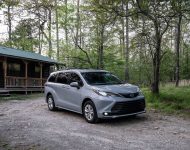 2022 Toyota Sienna Woodland Special Edition - Front Three-Quarter Wallpaper 190x150