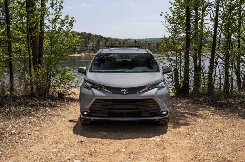2022 Toyota Sienna Woodland Special Edition - Front Wallpaper 850x564 #2