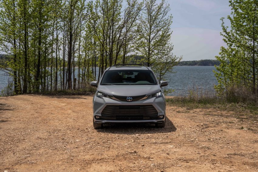2022 Toyota Sienna Woodland Special Edition - Front Wallpaper 850x567 #6