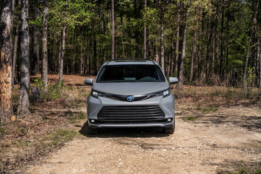 2022 Toyota Sienna Woodland Special Edition - Front Wallpaper 850x565 #4