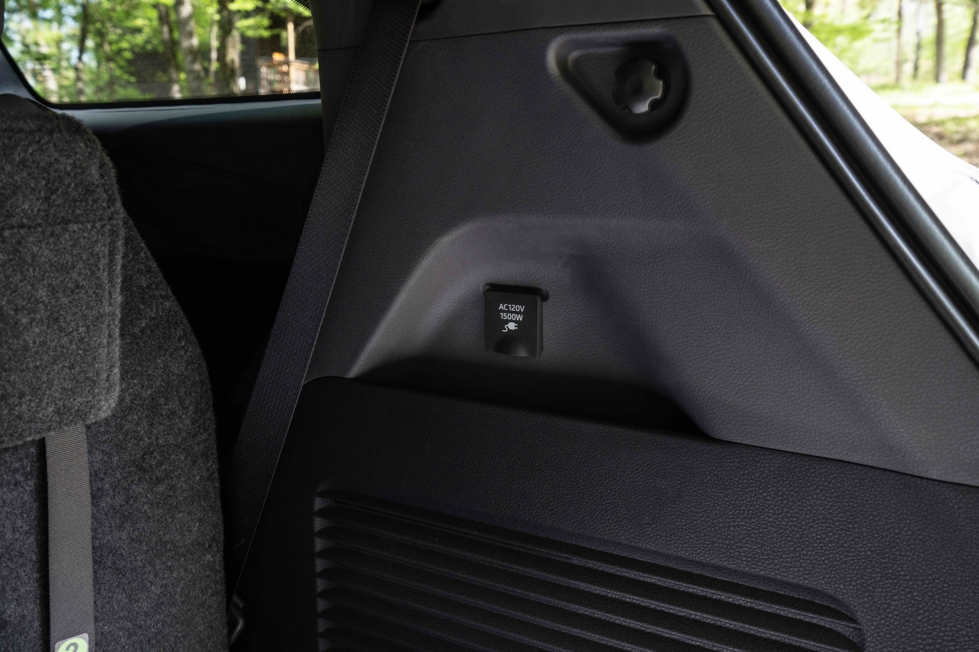 Download 2022 Toyota Sienna Woodland Special Edition - Interior, Detail HD Wallpaper 1920x1280 #19