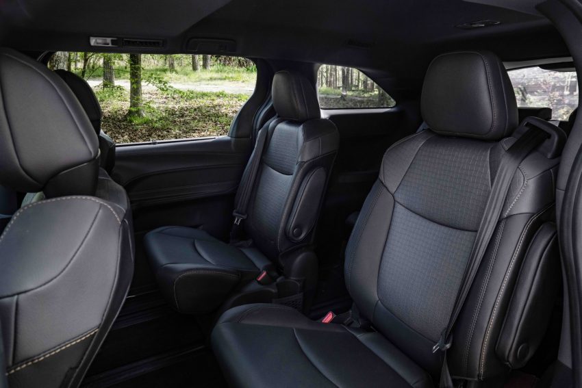 2022 Toyota Sienna Woodland Special Edition - Interior, Rear Seats Wallpaper 850x567 #21