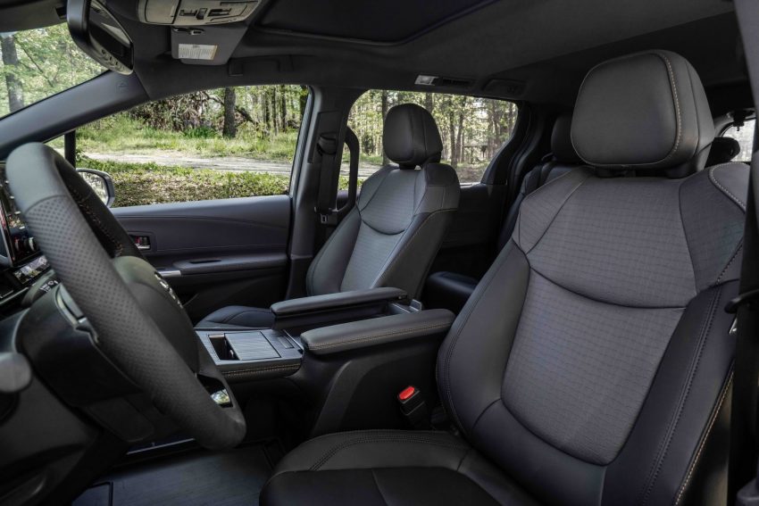 2022 Toyota Sienna Woodland Special Edition - Interior Wallpaper 850x567 #15