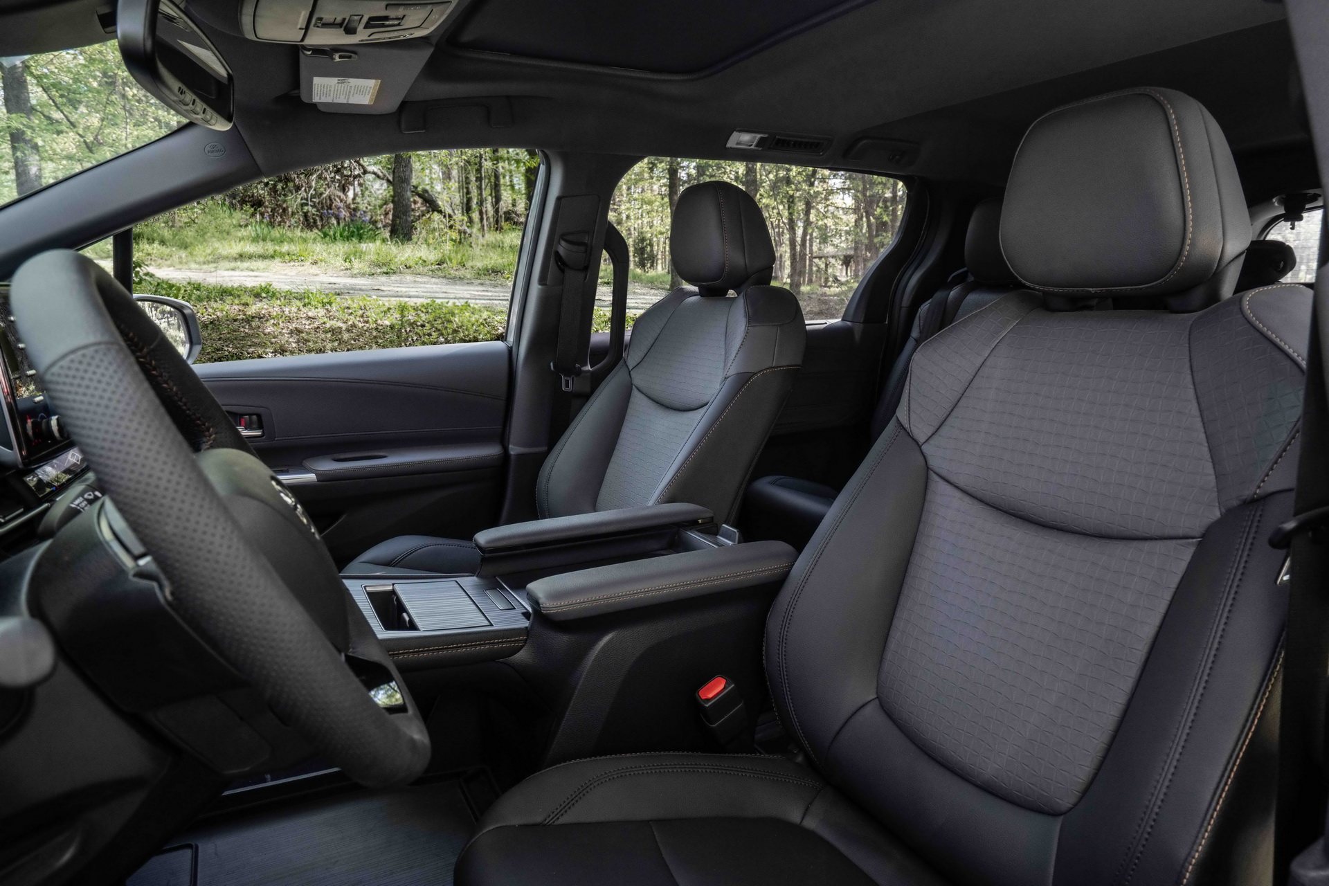 Download 2022 Toyota Sienna Woodland Special Edition - Interior HD Wallpaper 1920x1280 #15