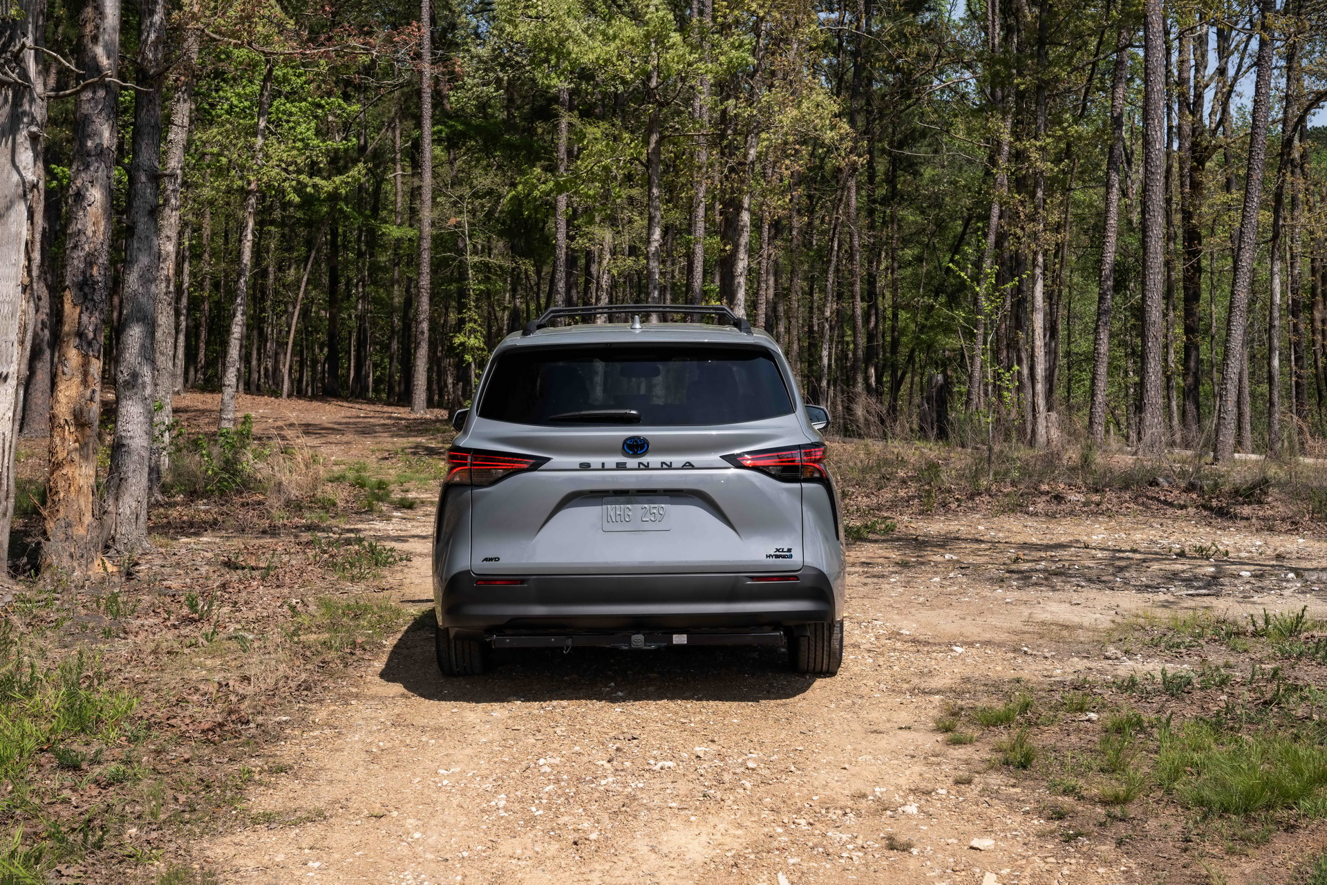 Download 2022 Toyota Sienna Woodland Special Edition - Rear HD Wallpaper 1920x1280 #7