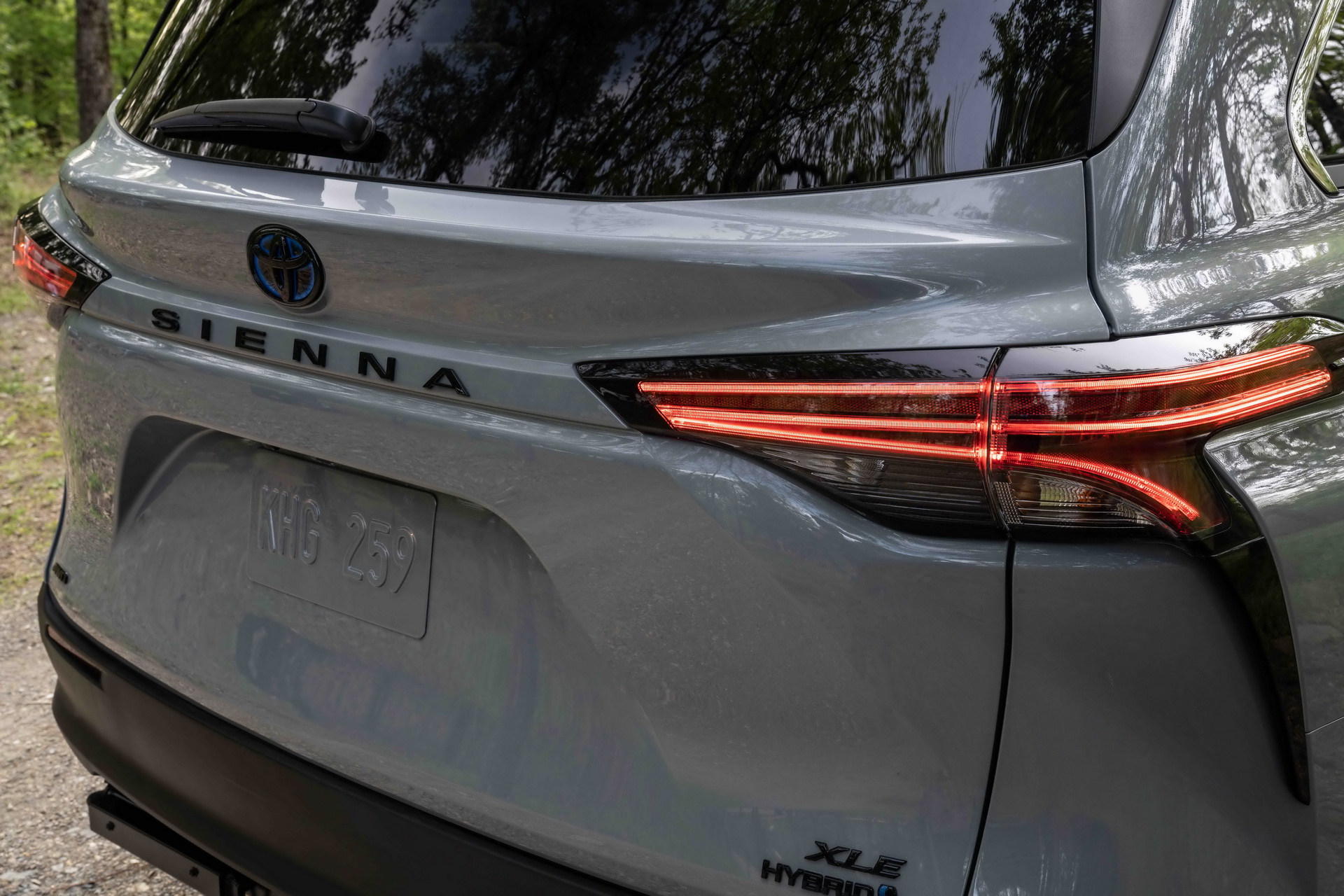Download 2022 Toyota Sienna Woodland Special Edition - Tail Light HD Wallpaper 1920x1280 #13