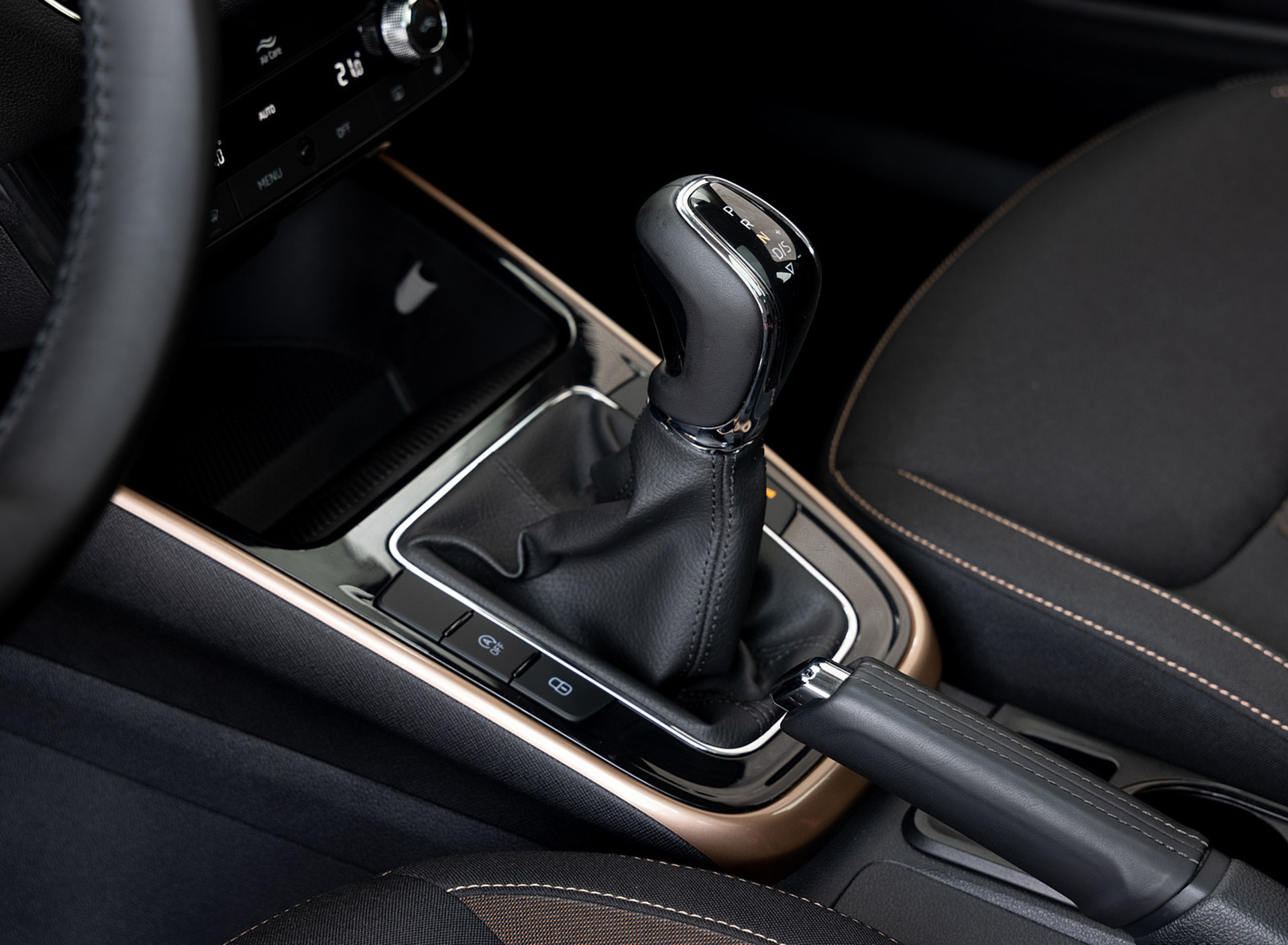 Download 2022 Škoda Fabia - Central Console HD Wallpaper 1920x1409 #111