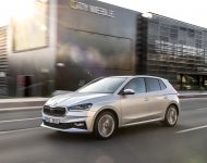 2022 Škoda Fabia - Front Three-Quarter Wallpaper 190x150