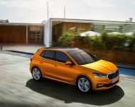 2022 Škoda Fabia - Front Three-Quarter Wallpaper 190x150