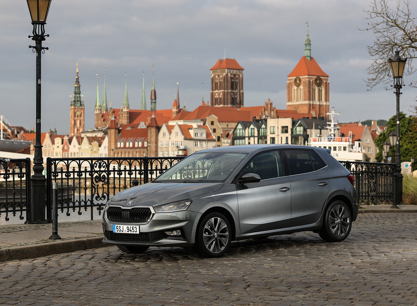 Download 2022 Škoda Fabia - Front Three-Quarter HD Wallpaper 1600x1174 #175