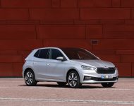 2022 Škoda Fabia - Front Three-Quarter Wallpaper 190x150