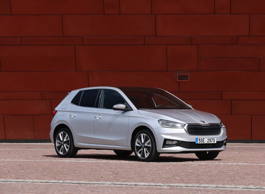 2022 Škoda Fabia - Front Three-Quarter Wallpaper 850x624 #148