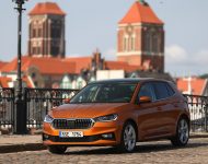 2022 Škoda Fabia - Front Three-Quarter Wallpaper 190x150