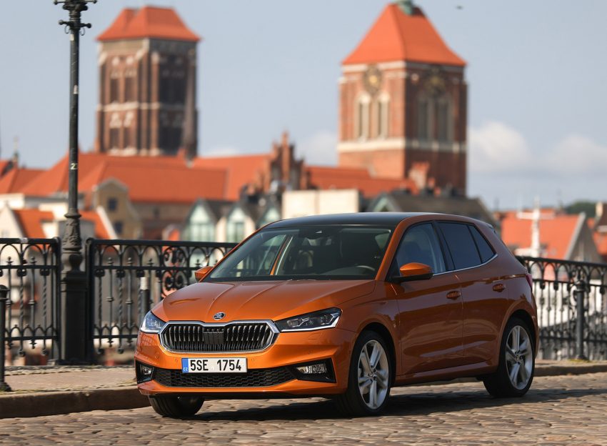 2022 Škoda Fabia - Front Three-Quarter Wallpaper 850x624 #78