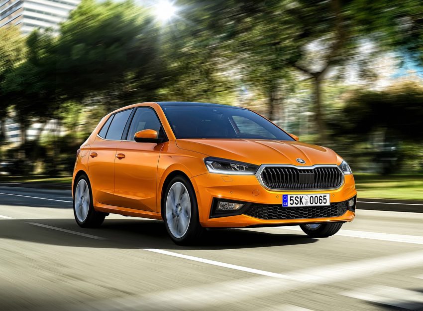 2022 Škoda Fabia - Front Three-Quarter Wallpaper 850x624 #1