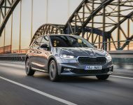 2022 Škoda Fabia - Front Three-Quarter Wallpaper 190x150