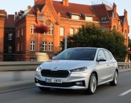 2022 Škoda Fabia - Front Three-Quarter Wallpaper 190x150