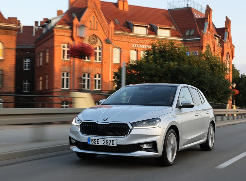 2022 Škoda Fabia - Front Three-Quarter Wallpaper 850x624 #140