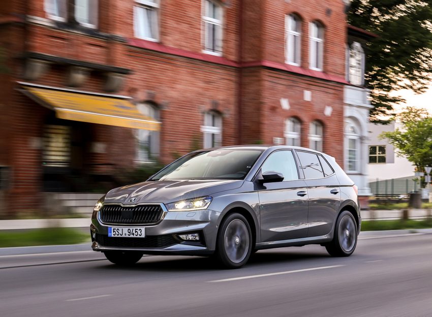 2022 Škoda Fabia - Front Three-Quarter Wallpaper 850x624 #168