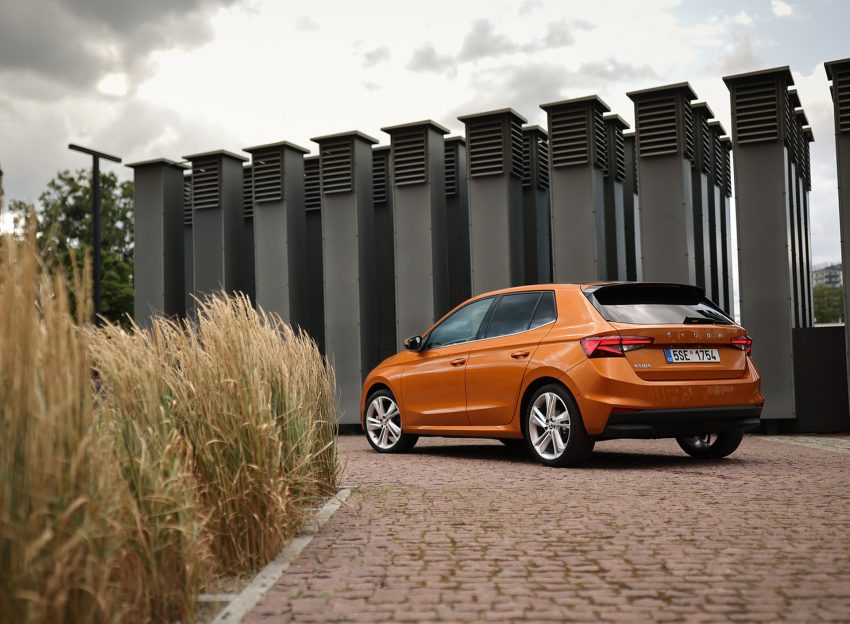 2022 Škoda Fabia - Rear Three-Quarter Wallpaper 850x624 #79