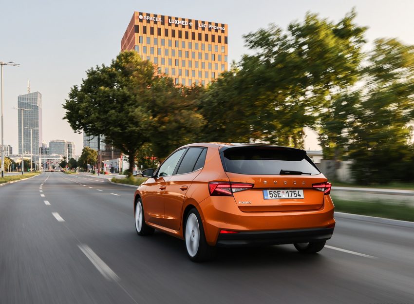 2022 Škoda Fabia - Rear Three-Quarter Wallpaper 850x624 #70