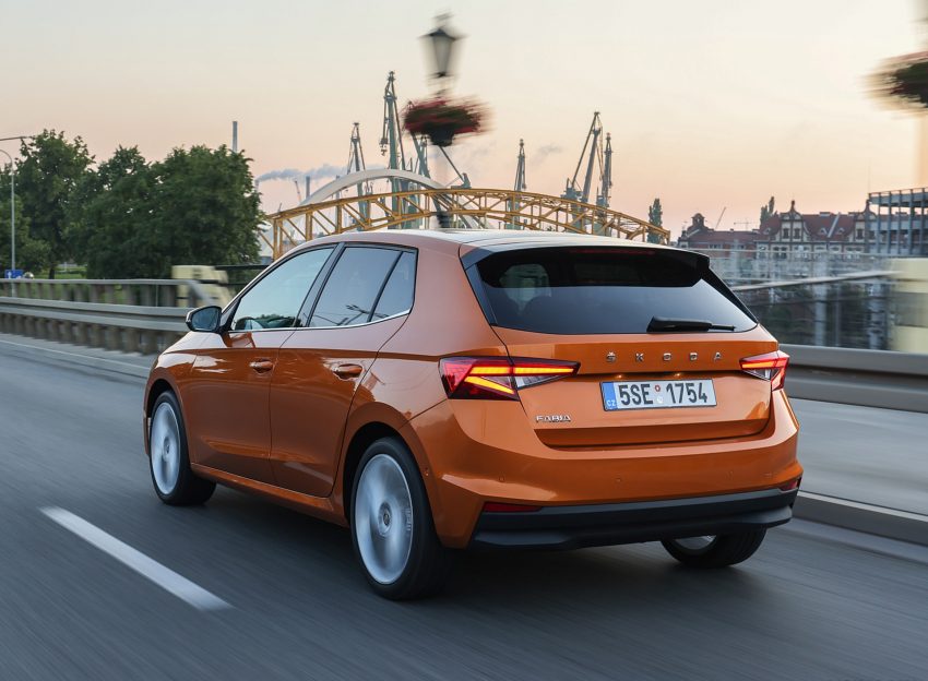 2022 Škoda Fabia - Rear Three-Quarter Wallpaper 850x624 #74