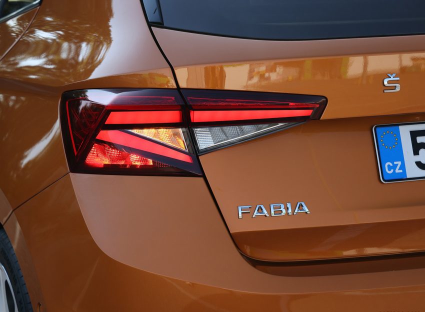 2022 Škoda Fabia - Tail Light Wallpaper 850x624 #99