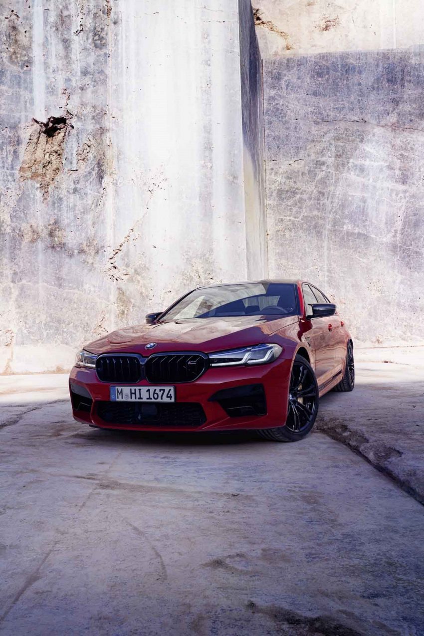 2021 BMW M5 Competition - Front Three-Quarter Phone Wallpaper 850x1275 #37