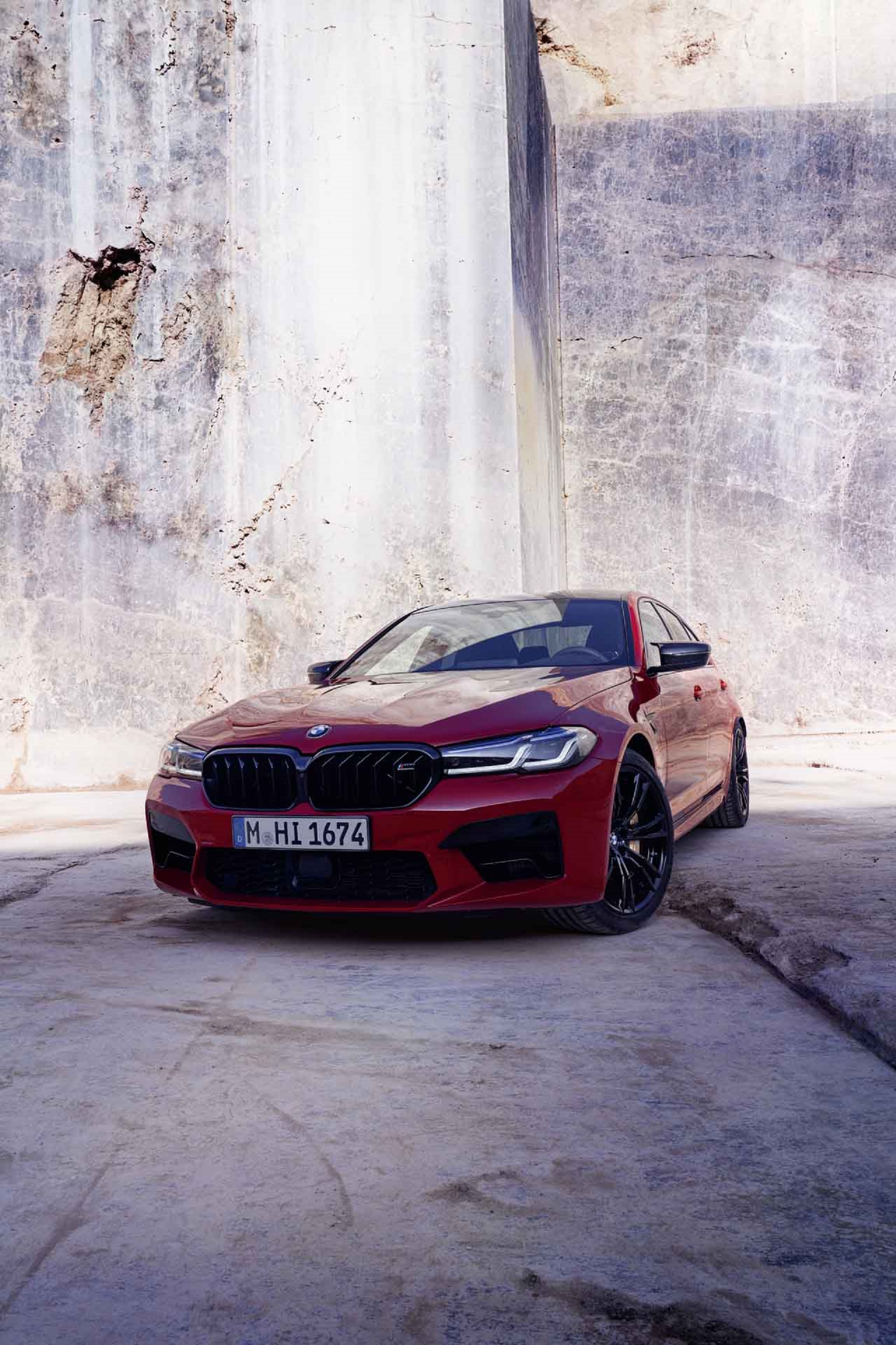 Download 2021 BMW M5 Competition - Front Three-Quarter HD Phone Wallpaper 1920x2880 #37