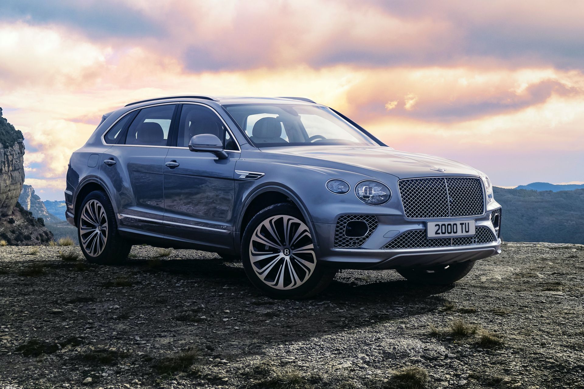 Download 2021 Bentley Bentayga Hallmark - Front Three-Quarter HD Wallpaper 1920x1279 #21