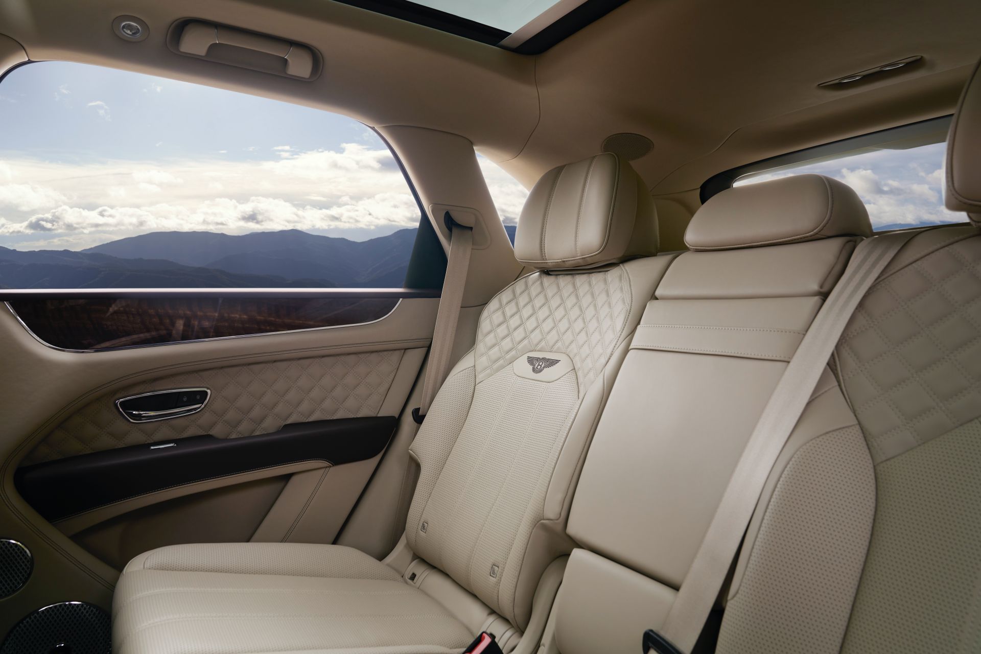 Download 2021 Bentley Bentayga Hallmark - Interior, Rear Seats HD Wallpaper 1920x1280 #31