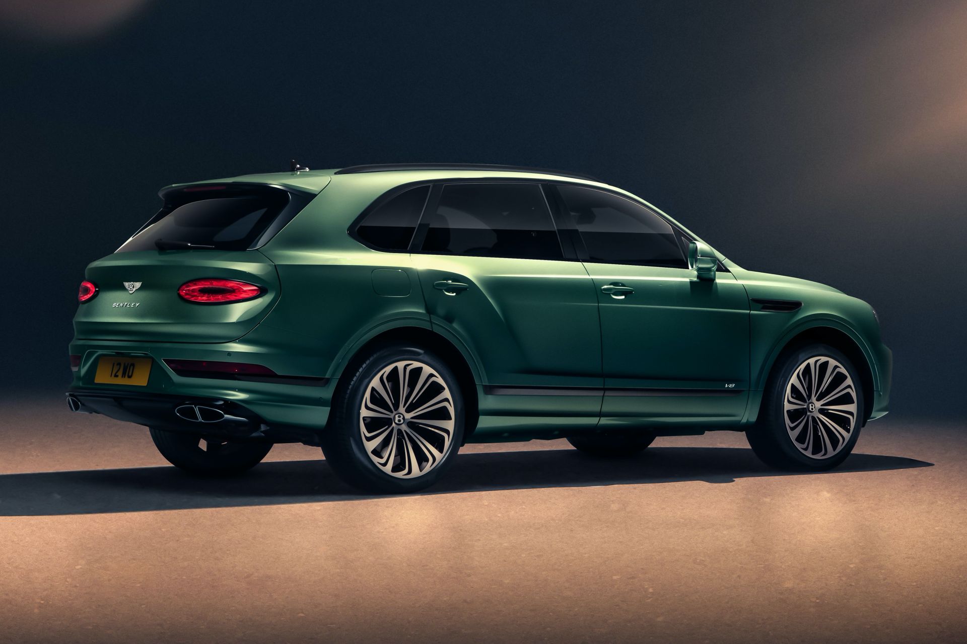 Download 2021 Bentley Bentayga - Rear Three-Quarter HD Wallpaper 1920x1280 #7