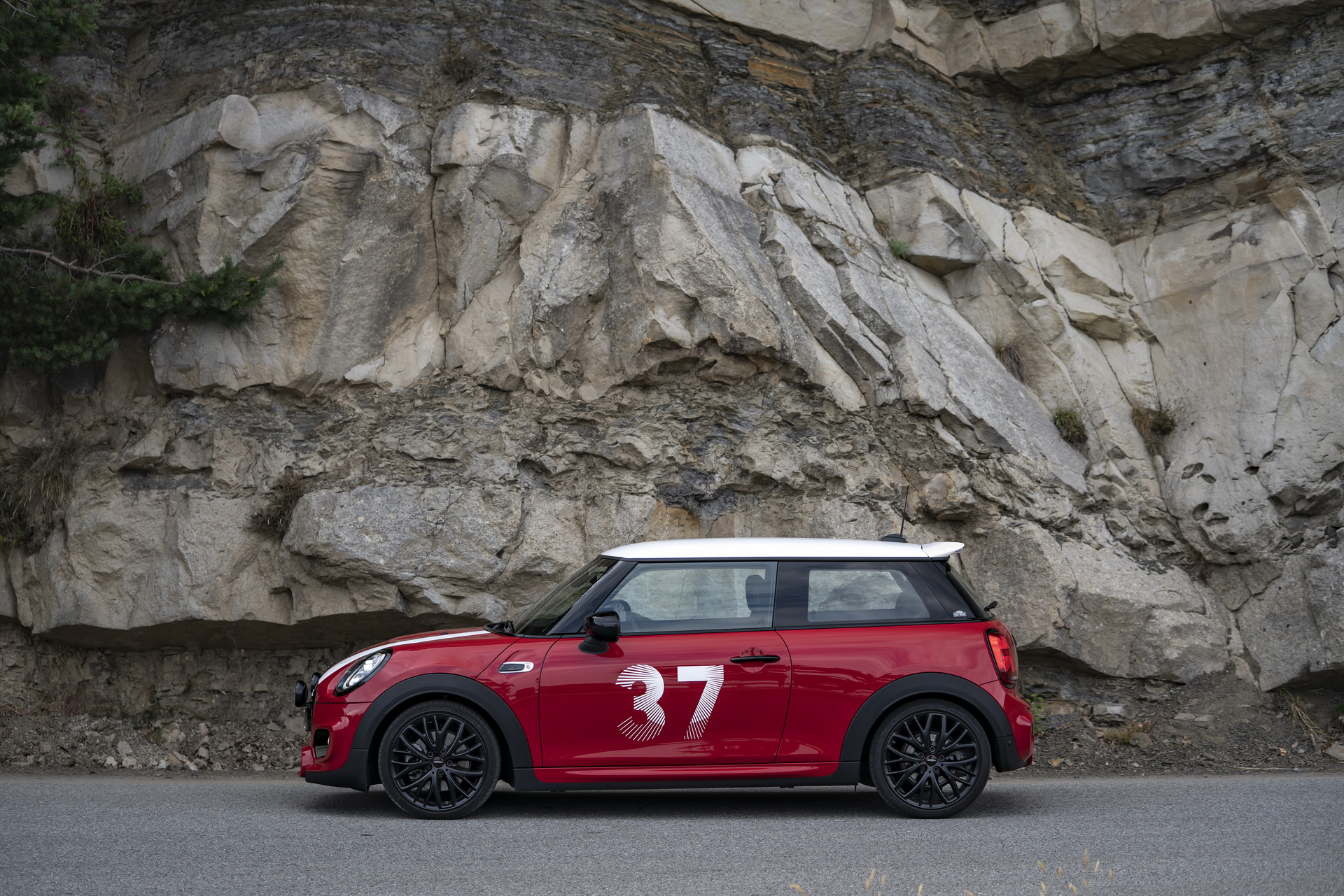 Download 2021 Mini Cooper S Paddy Hopkirk Edition - Side HD Wallpaper 1920x1281 #10