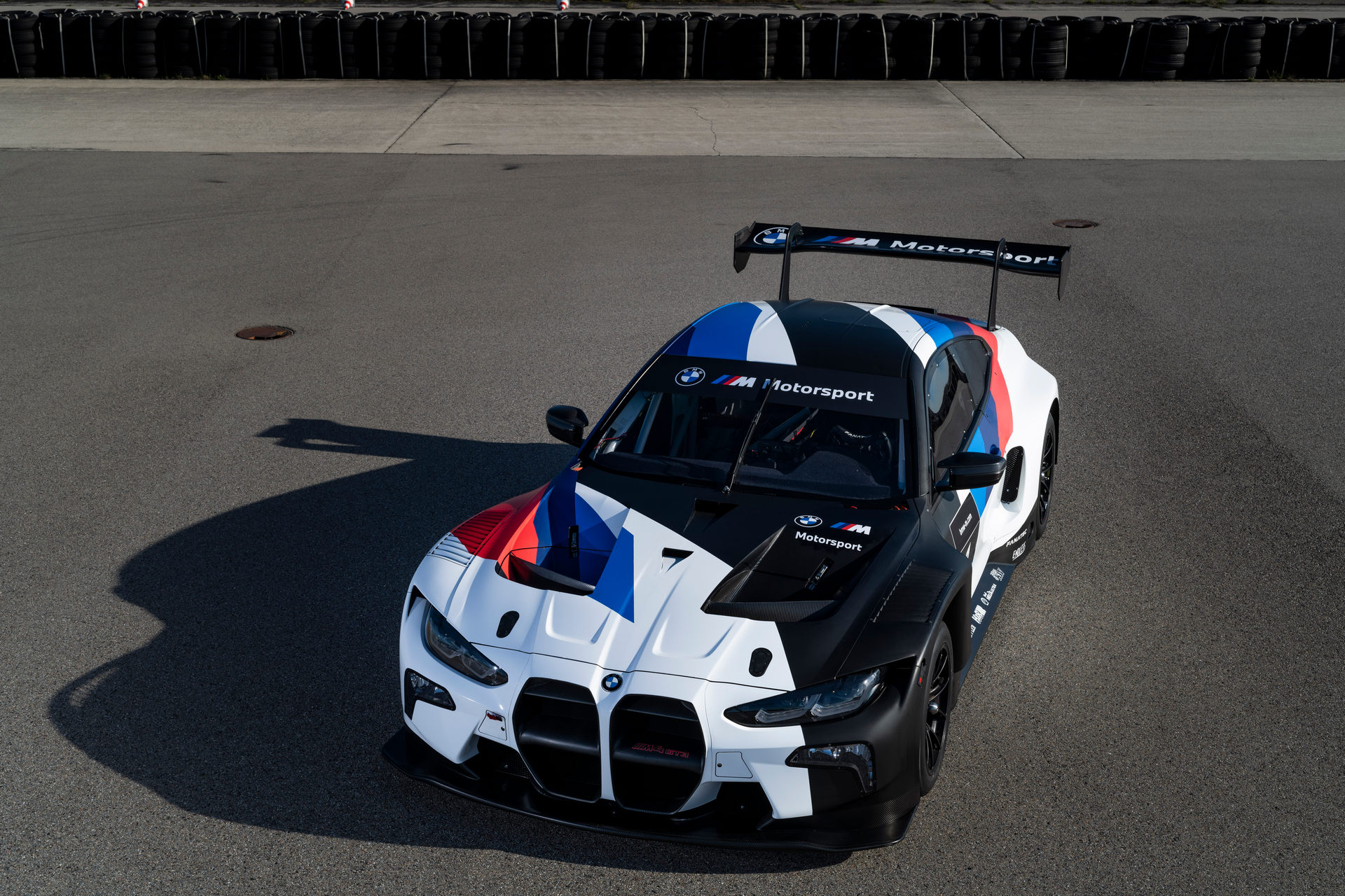 Download 2022 BMW M4 GT3 - Front Three-Quarter HD Wallpaper 1920x1280 #41