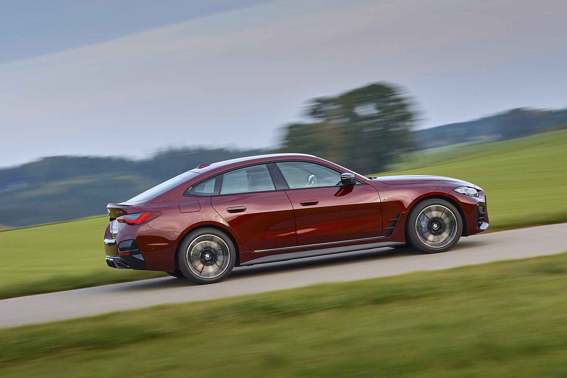 Download 2022 BMW M440i xDrive Gran Coupe - Side HD Wallpaper 1921x1280 #72