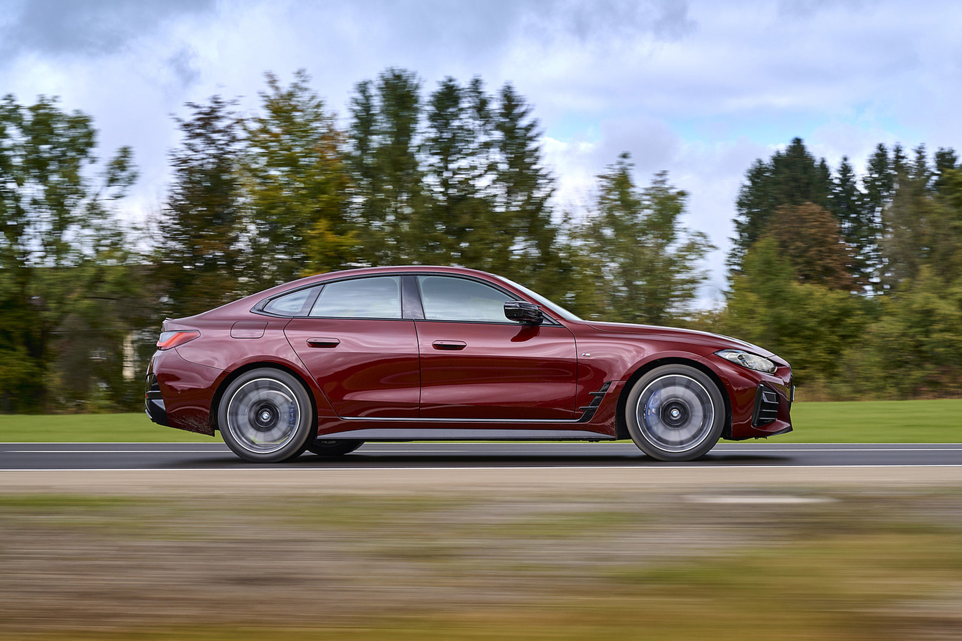 Download 2022 BMW M440i xDrive Gran Coupe - Side HD Wallpaper 1921x1280 #47