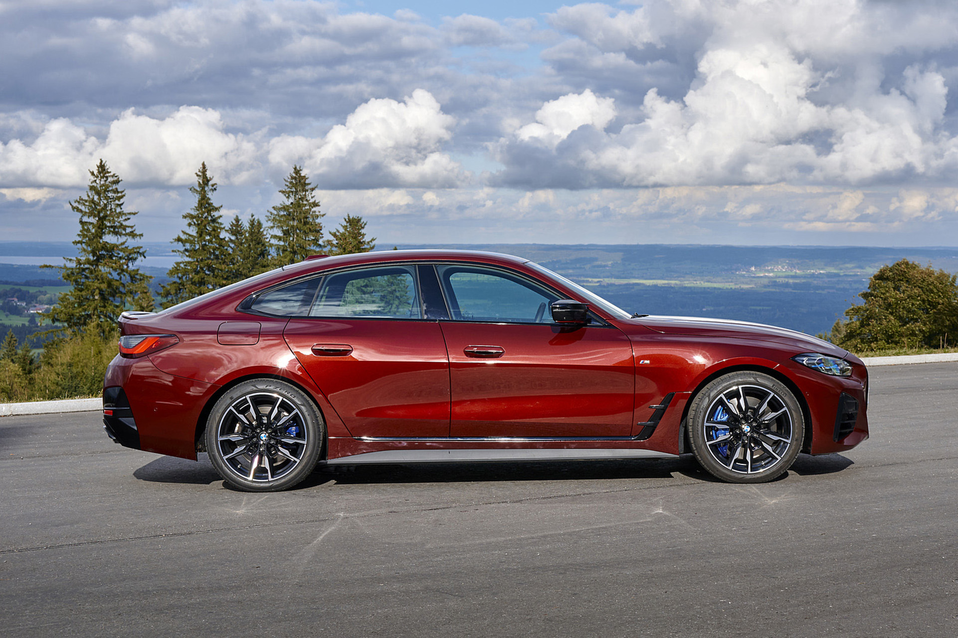 Download 2022 BMW M440i xDrive Gran Coupe - Side HD Wallpaper 1921x1280 #102