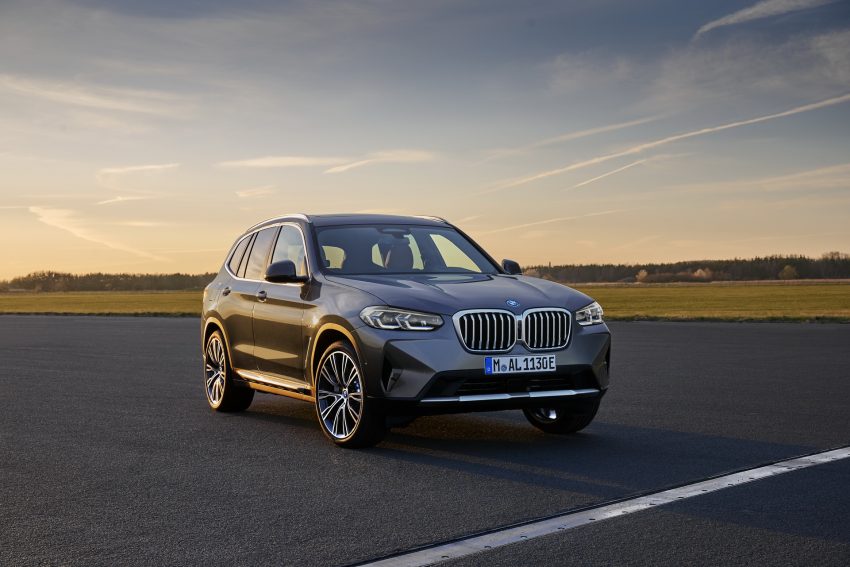 2022 BMW X3 xDrive 30e - Front Three-Quarter Wallpaper 850x567 #13